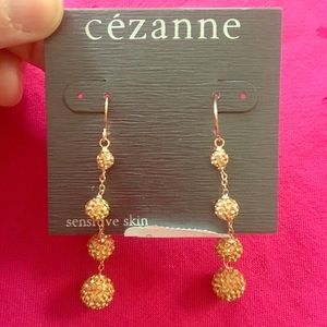 Glamorous Dangling Earrings 💕